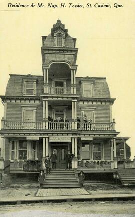 Résidence de M. Napoléon H. Tessier St-Casimir – n&b.