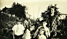 Les enfants Vohl et leur grand-mère Sarah Julien