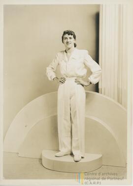 Photo dame Gérardine (ou Géraldine?) portant le pantalon
