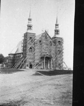 11 Église de Cap-Santé en construction du recouvrement extérieur en bois