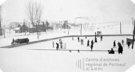 Photo de personnes jouant au hockey