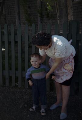 Une femme et un jeune garcon