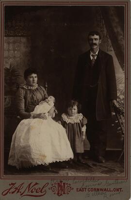 Henri Larochelle, Emma Gauthier et leurs enfants, Bertha et Roméo