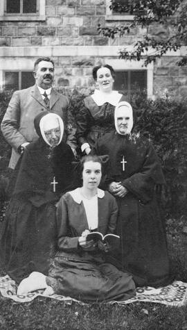 Photo de groupe avec les soeurs