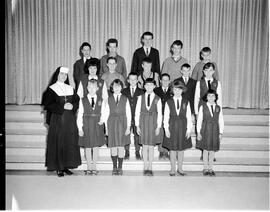 Groupe des élèves du couvent de Portneuf