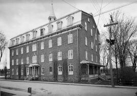 Hospice, collège et autre bâtiment