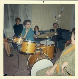 Yvonne L’Écuyer à la batterie