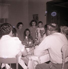 Plusieurs personnes à noël