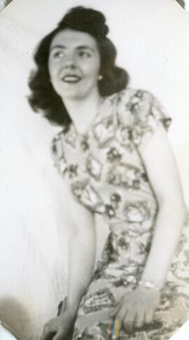 Portrait d’une femme en studio