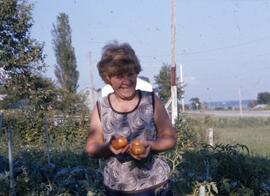 Madame dehors