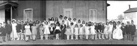 Groupe d'enfants costumés
