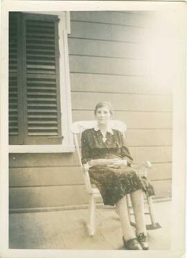 Femme sur la galerie