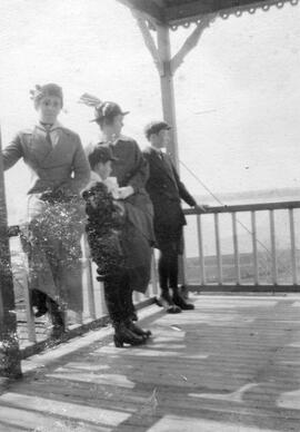 Deux femmes et un enfant