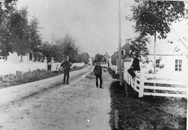 Trois hommes inconnus sur le chemin du roi