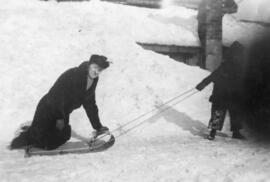 Une femme dans un traîneau