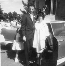 Photo de mariage devant l’église