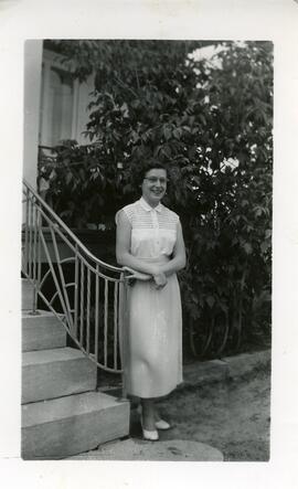 Irma Vohl (institutrice école de la Station) chez ses parents