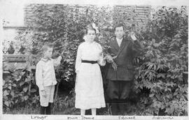 Une jeune femme un jeune homme et un enfant