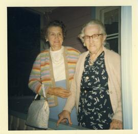 Yvonne L’Écuyer et sa tante Laura Julien