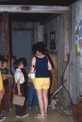 Activités quotidiennes - Jeunes visiteurs au Musée - Nicole Devault ?