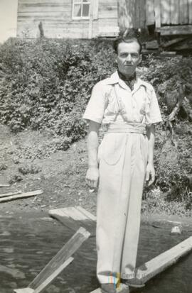 Un homme à l'extérieur