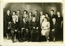 Dirigeants du Cercle Lacordaire – Yvonne L’Écuyer et Adrien Vohl (haut-gauche)