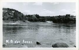 Notre-Dame-des-Anges : vu de la rivière et des chutes