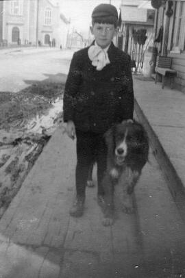 Un enfant et son chien