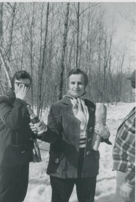 Personnes dehors en hiver – Alcool