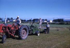 Travail au champ, Henri Brousseau, Jean-Marie Nadeau, Ulric Brousseau