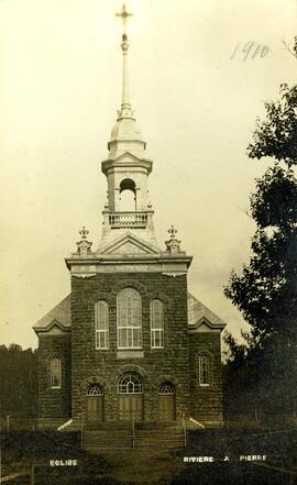 Carte postale de l'église de Rivière-à-Pierre.