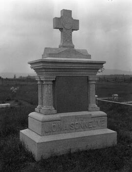 Monument funéraire J.O Maisonneuve