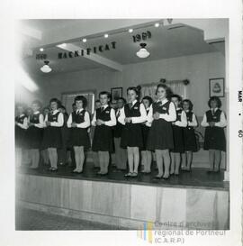 Groupe d’élèves-chanteuses du couvent de Portneuf Station