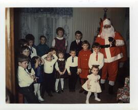 Petits-enfants à Noël chez Adrien Vohl et Yvonne L’Écuyer