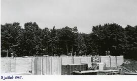 Début de la Construction, 9 juillet 1947 - 15 cm x 9 cm – n&b.