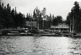 Chalets vus du lac