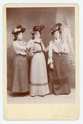 Trois Dames inconnues