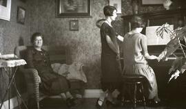 J Néron - Femmes et piano