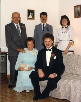Eliette Vohl et Robert Naud avec leurs enfants Claude, Sylvain et Murielle