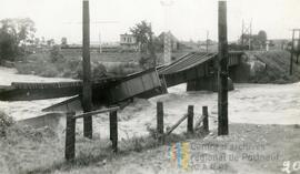 Pont de voix ferrée a tombé