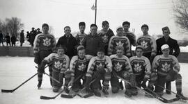 Équipe d'hockey Douze joueurs Trois coachs