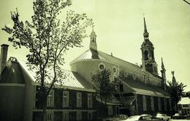 Curé Église - 360 Rues de l'église