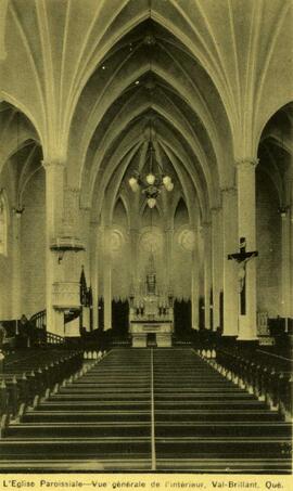 L’église paroissiale, vue générale de l’intérieur, Val-Brillant – n&b – s.d.