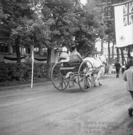 Homme et femme en calèche