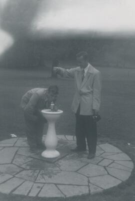 Hommes – Abreuvoir