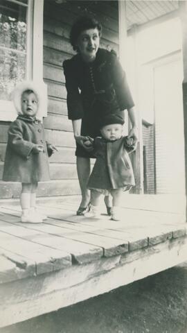 Mère avec ses enfants