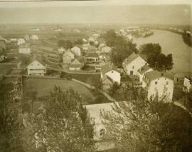 Vue du village de St-Casimir – prise probablement du clocher de l'église - n&b.