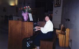 Rémy Vohl dans un bureau de l’usine Vohl