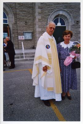 Claudine Vohl et l’abbé Maurice Beauchemin au centenaire de Saint-Marc-des-Carrières