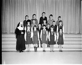Groupe des élèves du couvent de Portneuf
